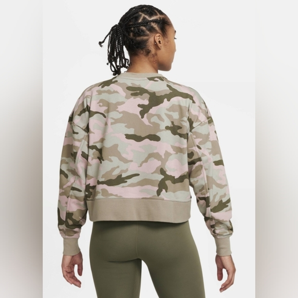 Small fit MEDIUM ?? women NIKE cropped sweatshirt camo pink - Picture 2 of 16